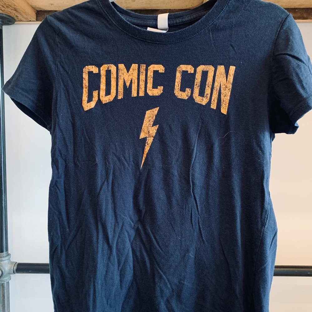 Women’s Comic Con/Wizard World Navy Blue/Gold Fitted Short Sleeved T-Shirt XL